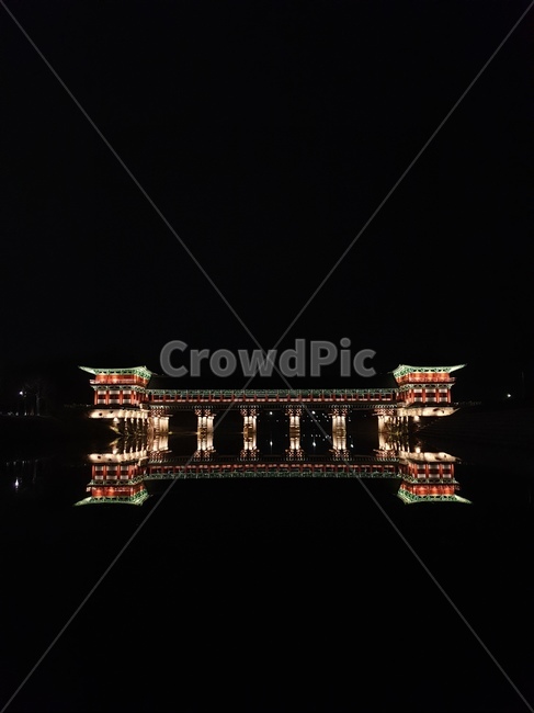 경주,월정교,한옥,야경,전통,신라,다리,night,nightview,korea,hanok,traditional,gyeongju,야경,밤,풍경,nightscape,night,landscape,한국전통,한국문화,korean traditional,korean culture,랜드마크,landmark,tourist attraction,한국랜드마크,한국관광지,한국명소,korea landmark,korea tourist attraction,building,건물,architecture,건축물,shrine,신사,worship,예배