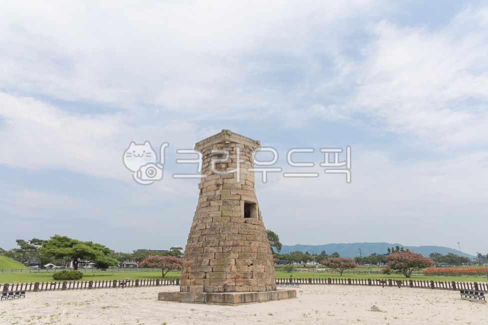 Cheomseongdae,stone pagoda,observation facility,ancient building,historical site,observation building,National Treasure No 31,Silla,Silla period,National Treasure,Gyeongju,building,ancient times,observatory,stone tower,tradition,architecture