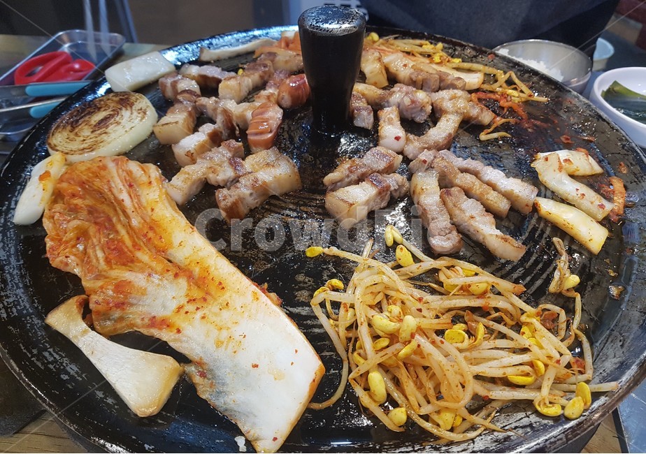 솥뚜껑삼겹살,삼겹살,돼지고기,음식,푸드,한국음식,food,음식,식재료,요리,food,cook,meal,dishes,food reserves,육류,고기,meat,한식,한국음식,한국요리,korean food,korean dishes,korean meal,korean cook