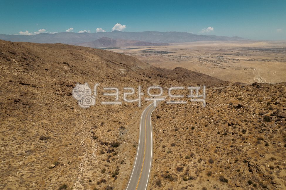 American roads,Overseas,foreign scenery,summer,foreign country,rock,DroneWestern United States,overseas scenery,road,road name,drone american desert,desert,western usa,desert road