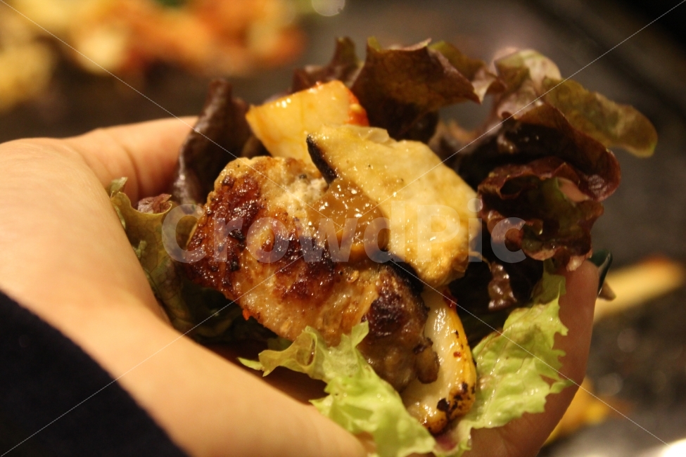 쌈,돼지고기,삼겹살,상추,상추쌈,목살,회식,외식,음식,식재료,요리,food,cook,meal,dishes,food reserves,육류,고기,meat,한식,한국음식,한국요리,korean food,korean dishes,korean meal,korean cook