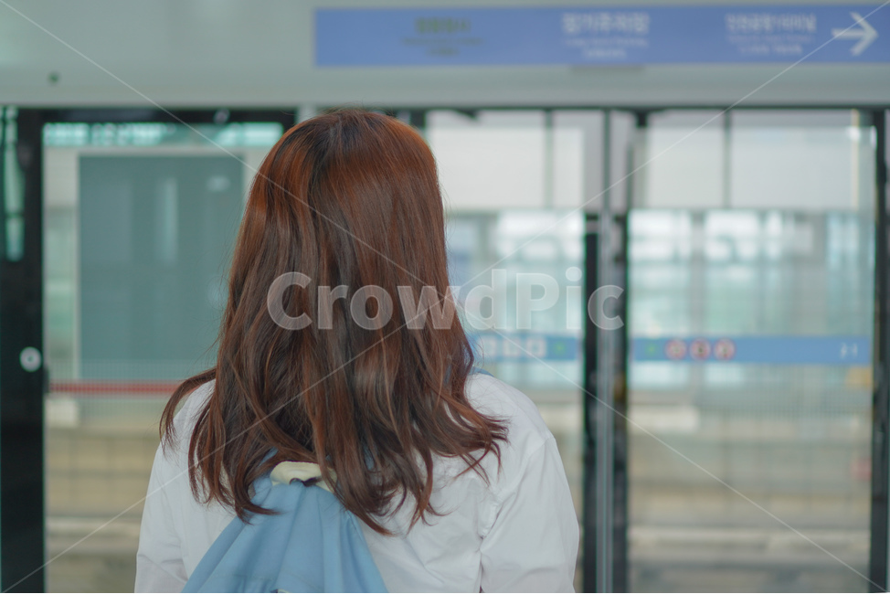 인간,human,사람,뒷모습,전철역,긴머리,사람,인물,인간,human,person,여성,여자,woman,female,lady
