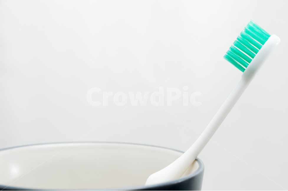 컵,칫솔,양치,치아,관리,치과,솔,미백,입,세척,의료,욕실,건강,습관,규칙적인,생활,뷰티,컨셉,컨셉트,콘셉,콘셉트,누끼,연출,헬스,컬러,색,이,구강,의학,치료,진료,건강관리,충치예방,헬스케어,욕실용품,흰,화이트,배경,이미지,배경이미지,청결,칫솔질,양치질,세면도구,사물,위생,정물,깨끗한,스튜디오,브러쉬,브러시,보건,아침,모닝,플라스틱,제품,건강,헬스웨어,헬스케어,healthware,health care,사물,물건,오브젝트,thing,object,matter,누끼,remove background
