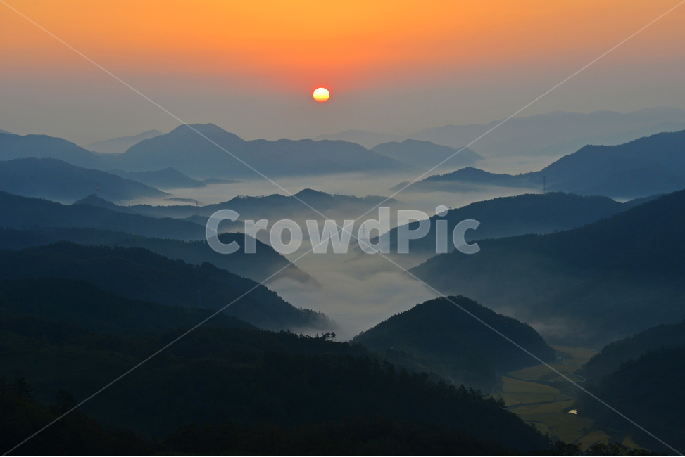 Seogwang Ranch sunrise,mountainrange,active acid,scene,mountain,Jeonnam,sight,Yeongam,sky,red sky,nature,mountain range,morning,Seogwang Ranch,outdoors,redsky,dawn,Sunrise,sunrise at active mountain
