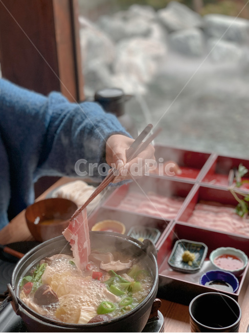 dish,요리,meal,식사,food,음식,stew,스튜,bowl,사발,샤브샤브,손,젓가락,고기,음식,식재료,요리,food,cook,meal,dishes,food reserves