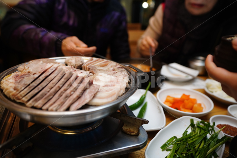 수육,육식,육류,한식,푸드,돼지,냄비,식사,안주,먹방,고기,음식,식재료,요리,food,cook,meal,dishes,food reserves,육류,고기,meat,한식,한국음식,한국요리,korean food,korean dishes,korean meal,korean cook