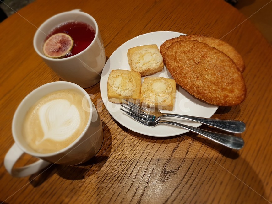 스콘,라떼,bread,음식,리프파이