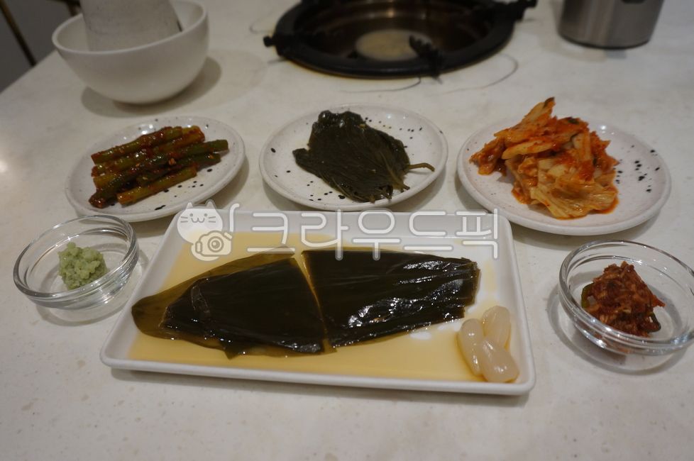 김치,고추냉이,명이나물,젓갈,깻잎
