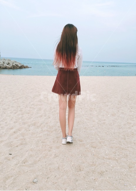 바다,여행,하늘,투톤헤어,구름,해변,바다,beach,sea,사람,인물,인간,human,person,여성,여자,woman,female,lady,여행,휴가,traveling,vacation,trip,고독함,외로움,쓸쓸함,우울함,슬픔,lonely,solitary