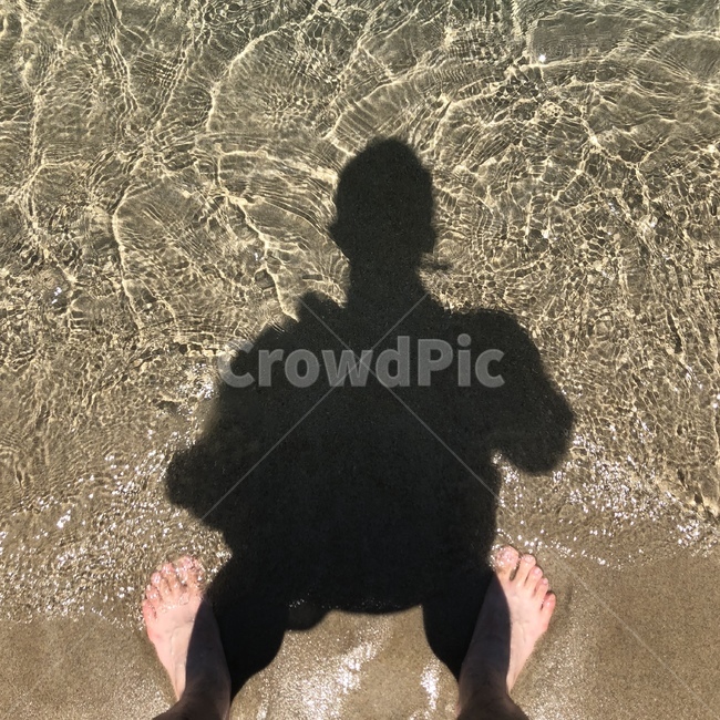 바다,그림자,물,수영,여름,바캉스,해변,바다,beach,sea,사람,인물,인간,human,person,남성,남자,man,male,인물실루엣,사람실루엣,character silhouette,human silhouette,barefoot,맨발
