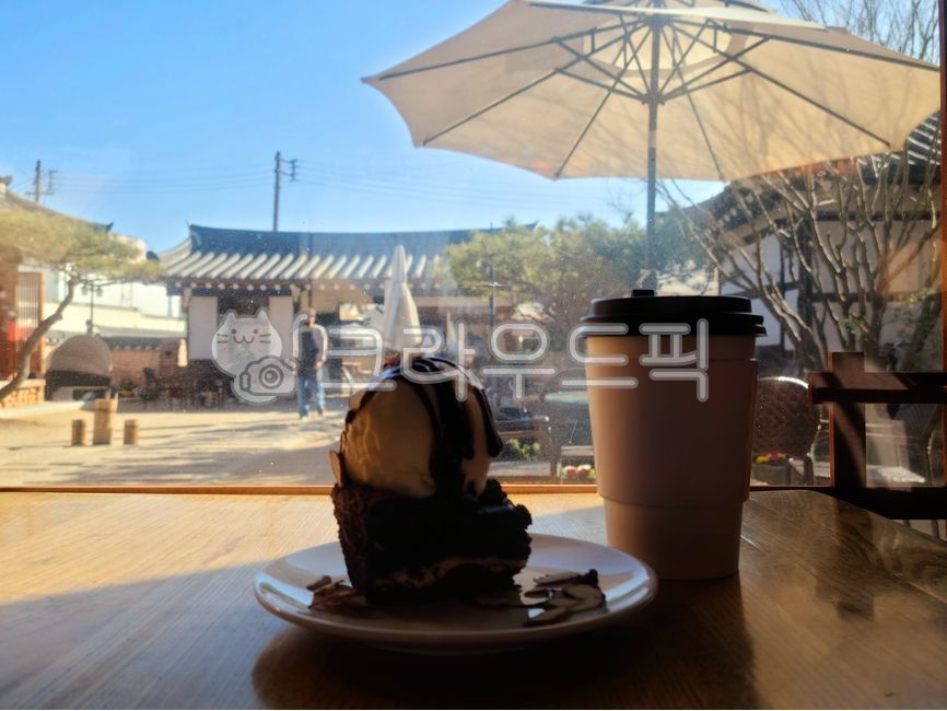 경주,기와,기와집,gyeongju,tileroofedhouse,차,tee,브라우니,바닐라아이스크림,브라우니바닐라아이스크림,brownie,vanillaicecream