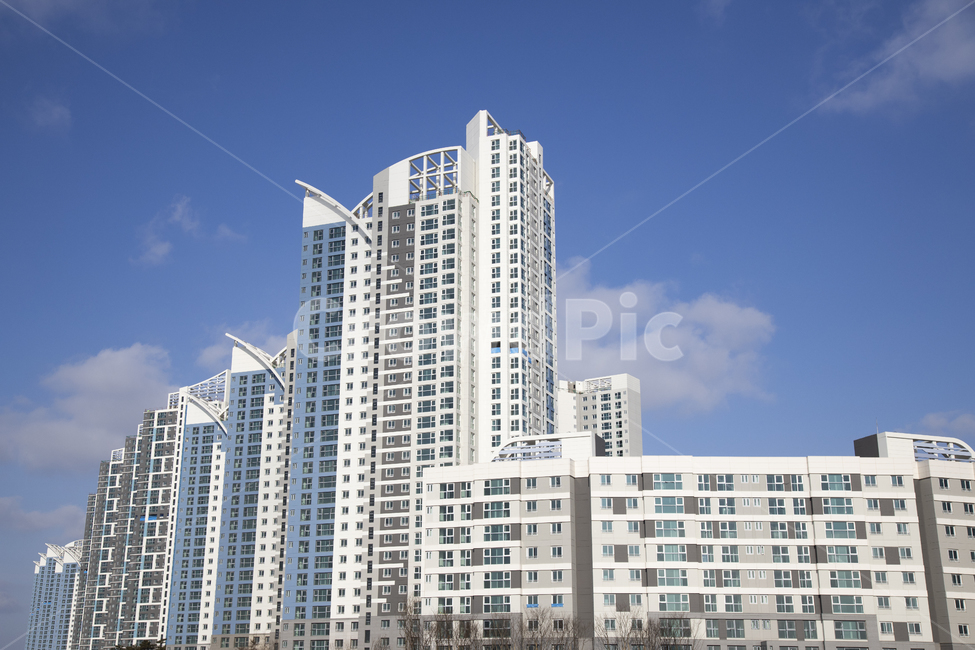 빌딩,맨션,고층아파트,도시풍경,도시경관,단지,고층빌딩,고층건물,거리,거리풍경,시가지,주택,주택가,주택지,주거,부동산,아파트단지,하늘,푸른하늘,파란하늘,맑음,맑은날씨,쾌청,화창,맑은하늘,건축물,시설,블루,파랑,청색,풍경,경치,창문,산업,신축,새건물,고층건물,시티,건물,아파트,도시,urban,도시,풍경,city,landscape,한국도시풍경,한국도시경관,korea cityscape