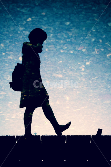 반영,감성,그림자,인물,산책,사람,인물,인간,human,person,인물실루엣,사람실루엣,character silhouette,human silhouette,감성,sensible,feeling,silhouette,실루엣