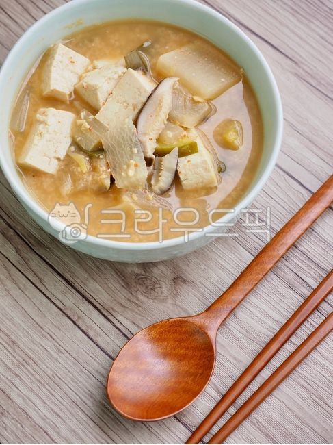 한식,된장국,된장찌개,반찬,배경,음식,요리,한국음식,아시아음식,전통음식,두부,한국문화,웰빙,웰빙음식,misosoup,숟가락,젓가락,spoon,chopsticks,soybeanpastestew,sidedish,background,food,cooking,koreanfood,asianfood,traditionalfood,tofu,koreanculture,wellbeing,wellnessfood,한국전통음식,식사,채소,야채,meal,vegetable,koreantraditionalfood