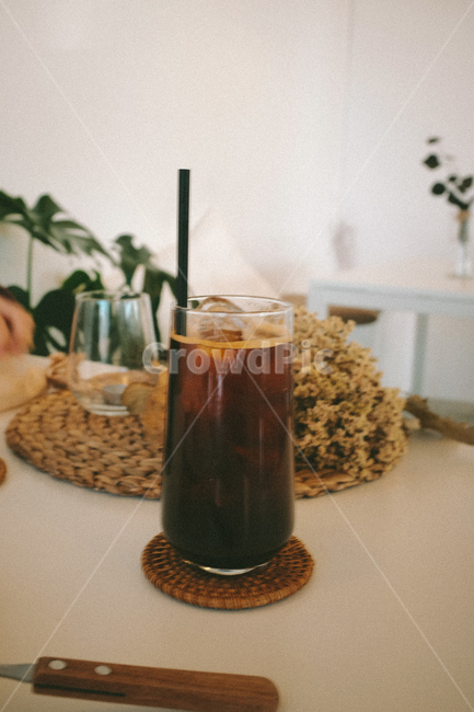컵,실내,휴식,힐링,아이스아메리카노,아메리카노,cafe,coffee,빈잔,드라이플라워,화분,커피,카페,coffee,cafe