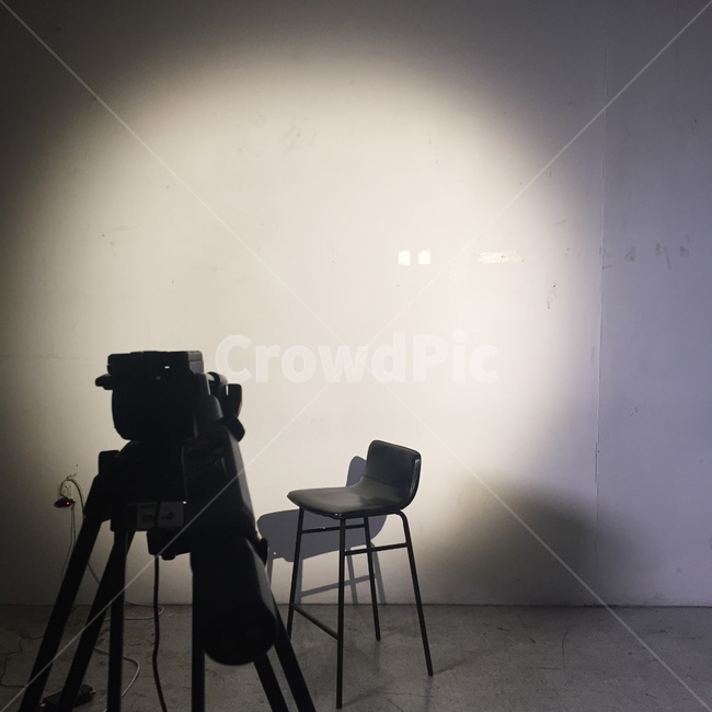 촬영,카메라,무대,촬영장비,조명,인터뷰,의자,세트,촬영세트,촬영무대