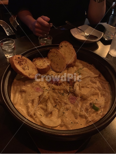 바게트,떡볶이,까르보나라,까르보나라떡볶이,안주거리,안주,소주,술,음주,퓨전음식,퓨전,식당,술집
