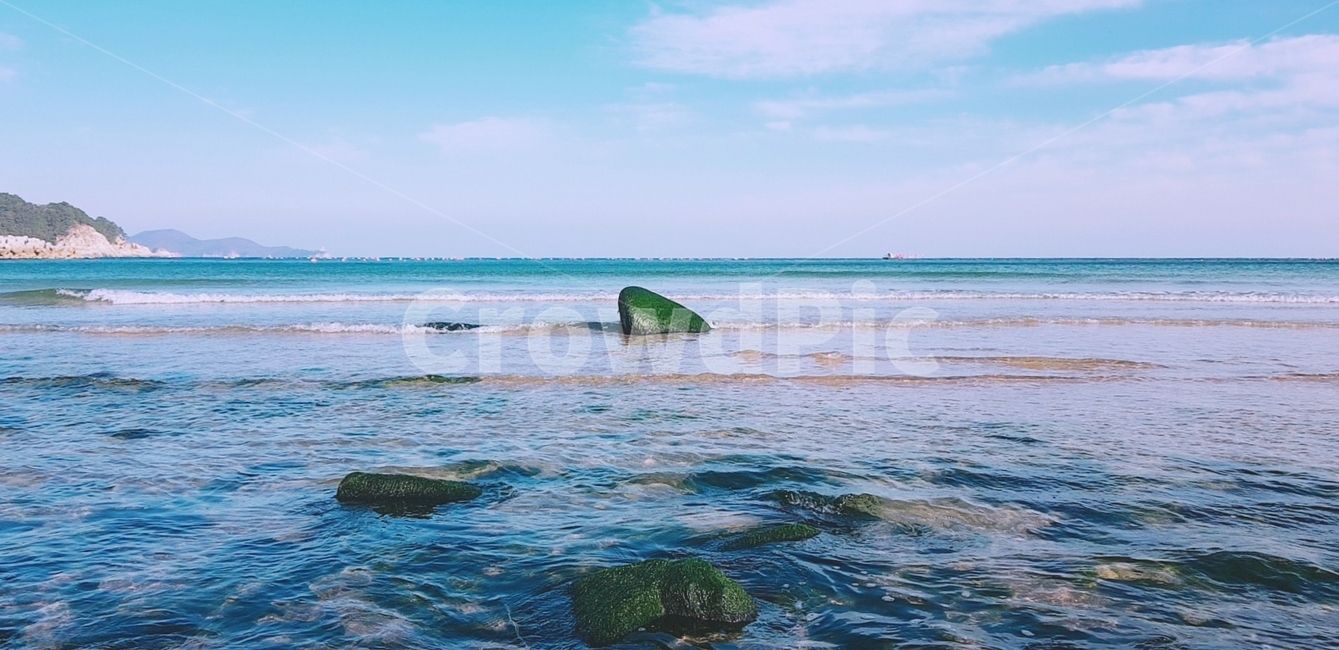 바다,돌,이끼,혼자,홀로,외로움,하늘,푸름,파랑,자연,풍경,nature,landscape,outdoors,옥외,water,물,sea,ocean,대양,land,땅,shoreline,해안선