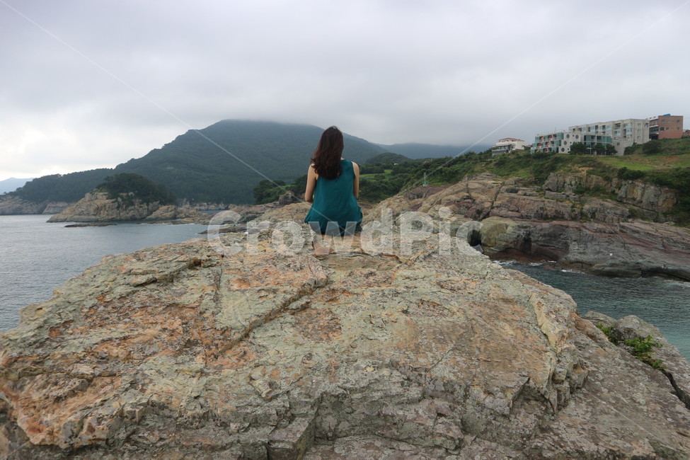 여자뒷모습,여자바다,바다여자,바다바라보는,바다뒷모습,해변여자,여자해변,해변뒷모습