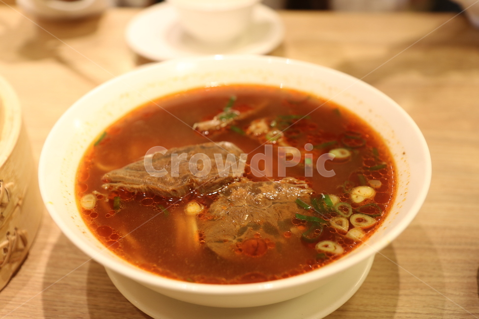 우육면,빨간국물,고기,사발,요리,food,식품,meal,식사,bowl