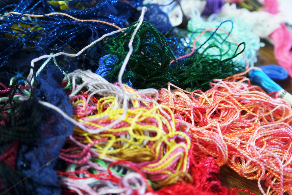 뜨개질,재료,실,겨울,꼬인,자수,colorful,답답한,헝클어진,복잡함,엉망진창,매듭,뒤섞이다,색깔,준비,매듭공예,마크라메,실타래,엉킴,다양함,꼬불꼬불한