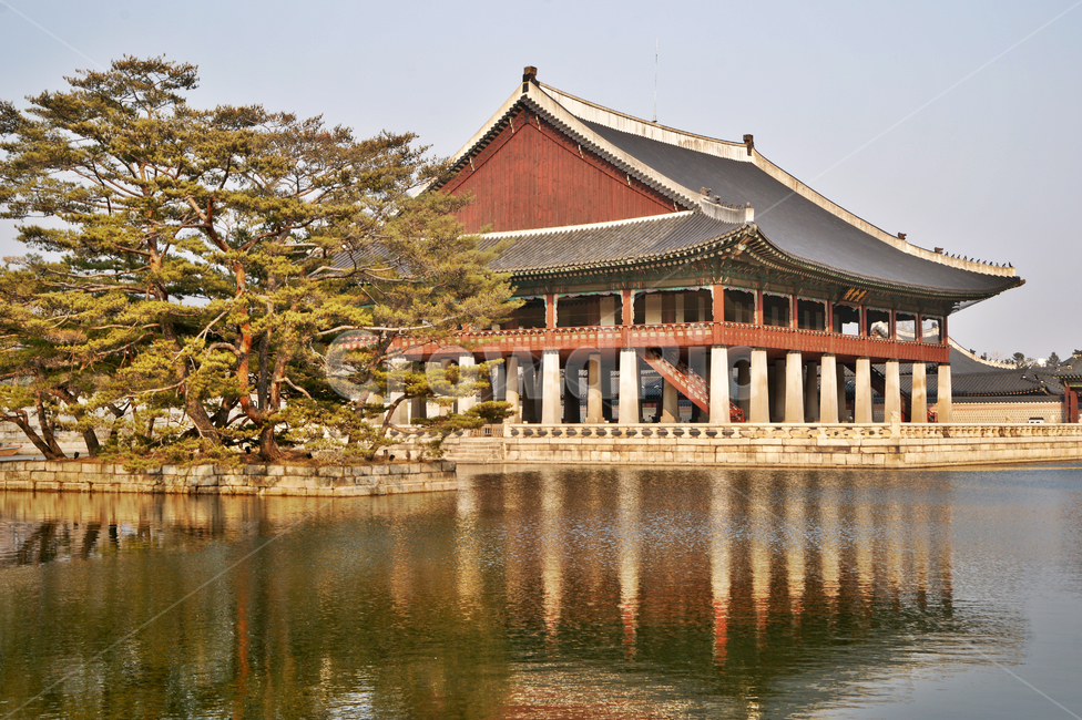 경회루,경복궁,연못,국보제224호,조선시대,궁궐,누정,누각,반영,한국전통,한국문화,korean traditional,korean culture,랜드마크,landmark,tourist attraction,한국랜드마크,한국관광지,한국명소,korea landmark,korea tourist attraction,건축물,건물외관,exterior,building,structure,architecture,construction
