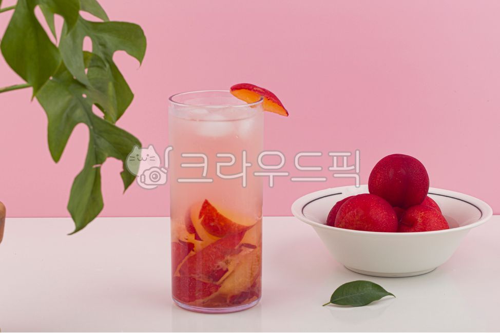 Plum,fruit,berry,summer fruit,seasonal fruit,plum syrup,plum juice,plum ade