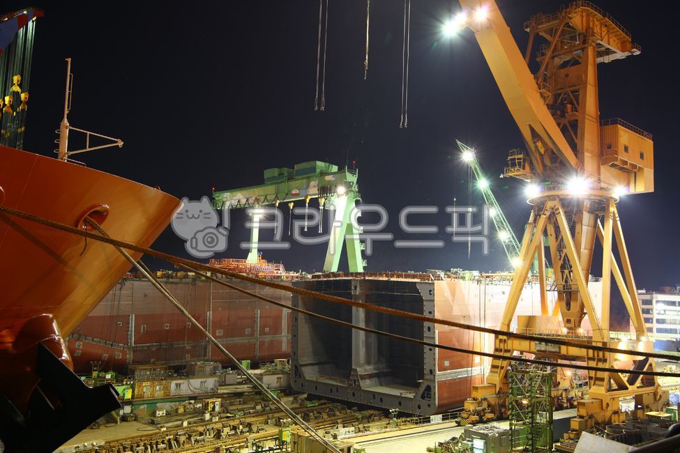 night view,crane,large ship,ship building,shipyard,oil tanker,block,cargo ship