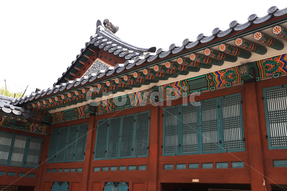 경복궁,문화재,서울,건축,궁전,문,지붕,기와,돌담,돌기둥,고건축,종로구,한옥,한국,건청궁,창호지,서까래,석가래,기둥,창살,흙길,주춧돌,추녀,목조건축물,창문,처마,단청,한국전통,한국문화,korean traditional,korean culture,건축물,건물외관,exterior,building,structure,architecture,construction