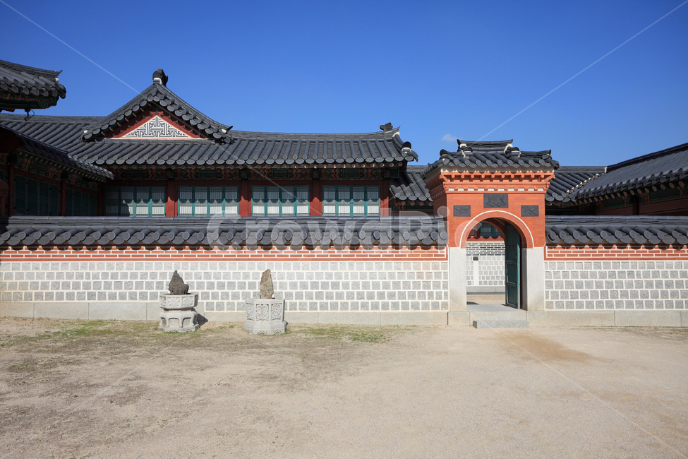 경복궁,궁,궁궐,고궁,기와집,문,마당,건축,건축물,고건축,한옥,담,담장,서울,한국,명소,전통건축,전통건축물,건물,기와,지붕,바닥,배경,백그라운드,한국전통,한국문화,korean traditional,korean culture,랜드마크,landmark,tourist attraction,한국랜드마크,한국관광지,한국명소,korea landmark,korea tourist attraction,건축물,건물외관,exterior,building,structure,architecture,construction