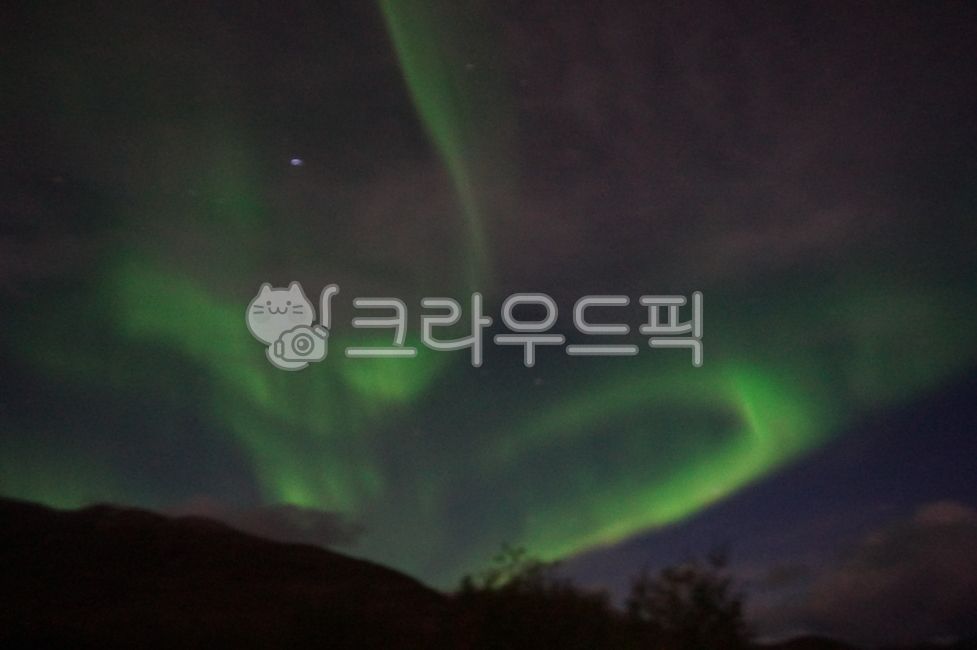 오로라,노르웨이,트롬쇠,밤하늘,하늘,춤추는오로라,산,별,밤,aurora,norway,tromso,nightsky,sky,night,northernlight,dancingaurora,자연,nature,옥외,outdoors