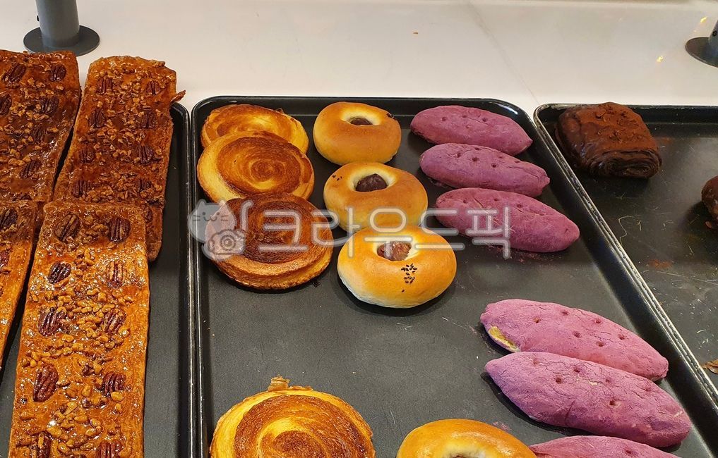 Sweet red bean bread,alligator,bread,pecan,sweet potato bread,food,walnut,queen amang,dessert