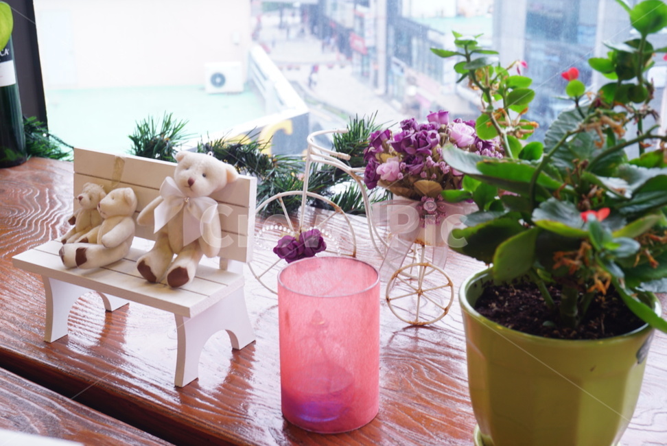 Teddy bear,pot,adornment,restaurant,interior props,interior