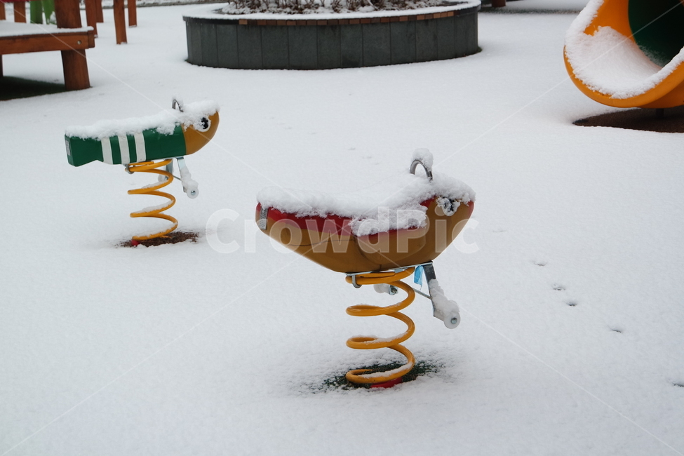 놀이터,겨울,눈밭,playground,winter,snow,눈,스프링시소,목마,rider