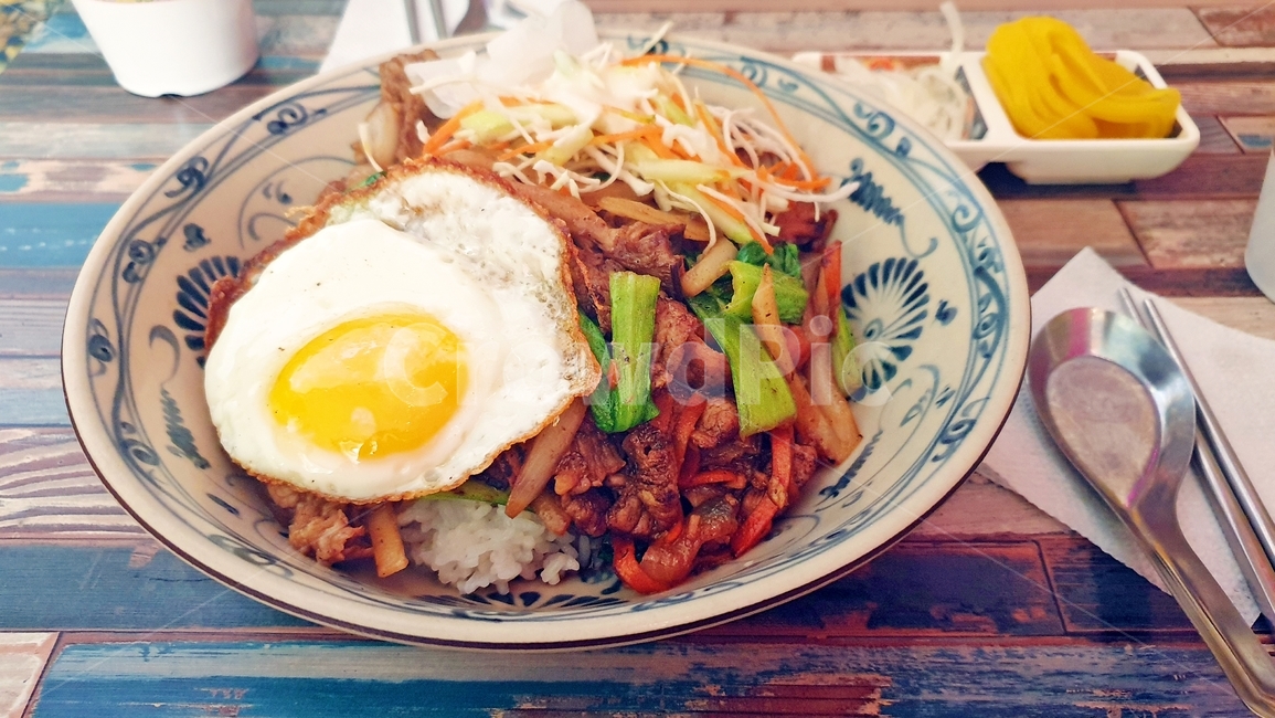 음식,덮밥,태국식덮밥,숯불돼지고기덮밥,점심,계란후라이,청경채,돼지고기,food,점심메뉴,태국음식,먹거리,먹방,음식,식재료,요리,food,cook,meal,dishes,food reserves