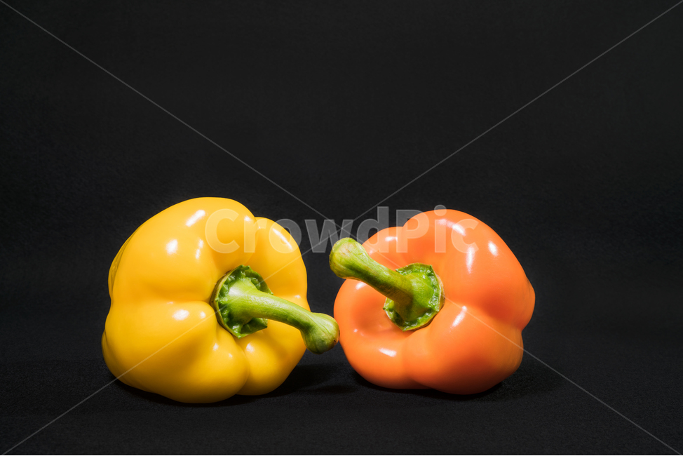 파프리카,피망,채소,음식,건강,야채,채식,노랑,주황,오렌지,녹색,초록,검정,배경,paprika,bellpepper,vegetable,yellow,orange,green,black,background,웰빙,wellbeing,조각상,동상,석상,조형물,statue,bronze statue,stone statue,누끼,remove background