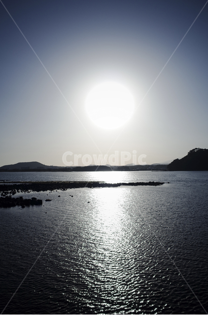 파란,푸른,파란바다,바다,sea,물결,물,water,자연,blue,light,플레어,flare,빛,sunlight,햇빛,윤슬,해변,자연,풍경,nature,landscape