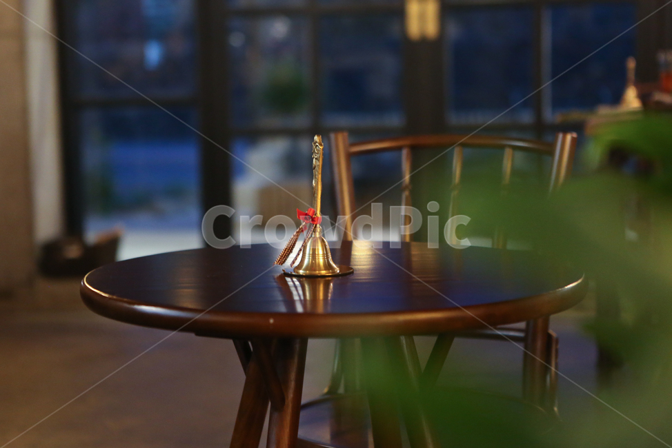 카페,분위기,따뜻함,종,벨,인테리어,실내디자인,interior design,사물,물건,오브젝트,thing,object,matter