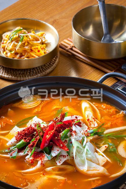 pepper,soup,Spicy,Tofu hot pot,traditional cuisine,Pork kimchi stew,green onion,pork,Old paper,vegetable,Korean food,ingredients,kimchi soup,cooking,Aged Kimchi,kimchi,Korean cuisine,restaurant,Korean,food,meal,Korean Kimchi,Kimchi stew,Tofu dish,tofu,tra