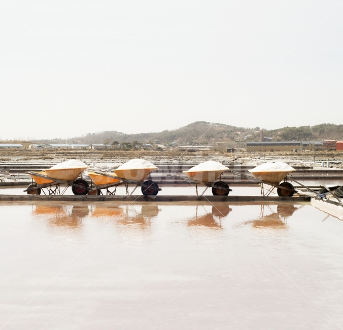 염전,바다,소금,여행,서해,자연,풍경,nature,landscape,한국자연풍경,한국자연경관,korea nature landscape,시골,마을,country,rural,town,산업,industry,industrial,어업,fishery,fishing industry