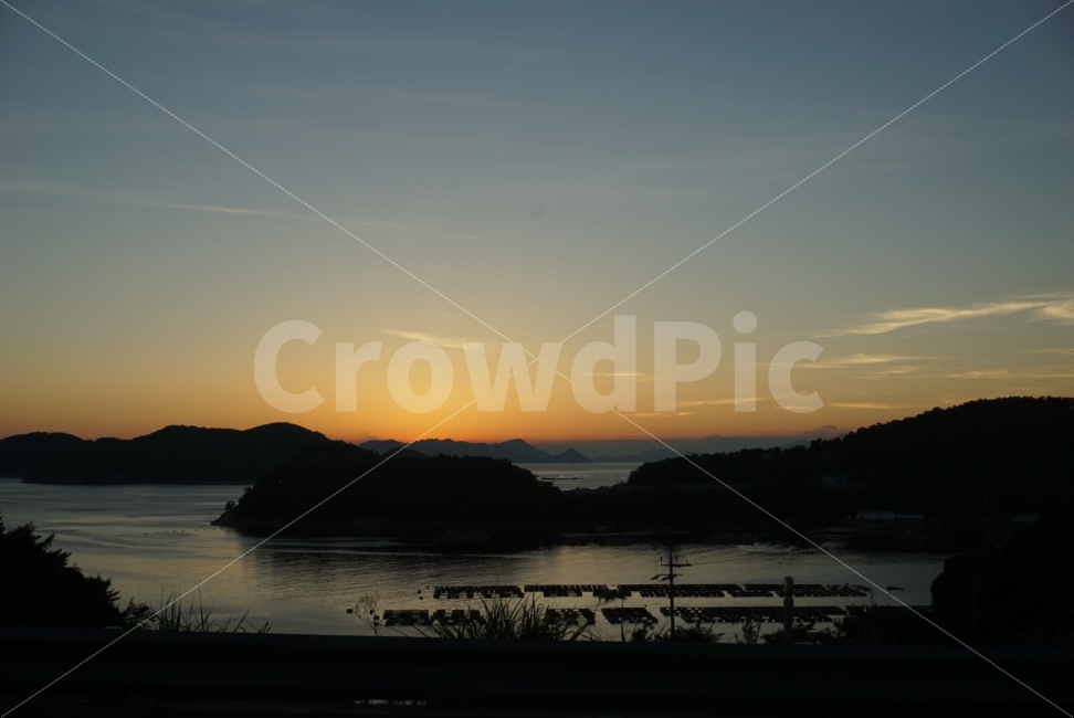 여행,travel,여행사진,국내여행,혼자여행,사진,배경사진,배경,이쁜사진,색감,색감좋은사진,통영,통영여행,노을,일몰,양식장,바다,하늘,풍경,풍경사진,자연,풍경,nature,landscape,outdoors,옥외,dawn,새벽,sunset,red sky,붉은 하늘,sky,dusk,황혼,land,땅