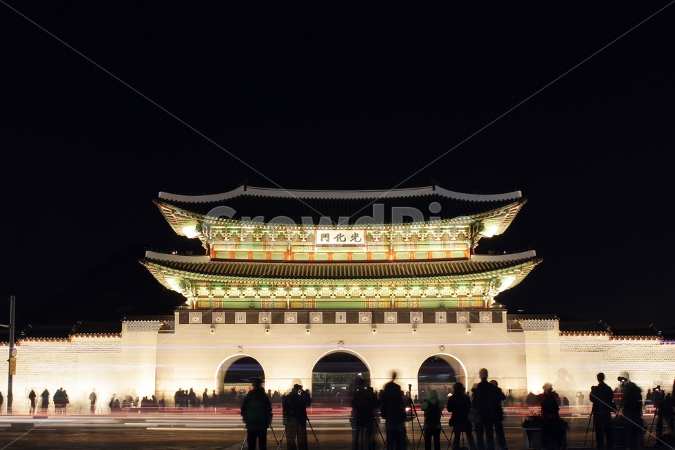 광화문,경복궁,야경,궁궐,풍경,nightseeing,고궁,한국적,traditional,landmark,야경,밤,풍경,nightscape,night,landscape,한국전통,한국문화,korean traditional,korean culture,랜드마크,landmark,tourist attraction,한국랜드마크,한국관광지,한국명소,korea landmark,korea tourist attraction,사람들,대중,군중,other people,crowd,인물실루엣,사람실루엣,character silhouette,human silhouette,temple,신전,worship,예배,architecture,건축물,building,건물,shrine,신사,pagoda,탑,human,인간,person,사람