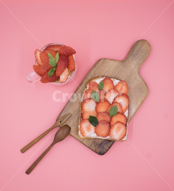 딸기,디저트,토스트,분홍색,시리얼,브런치,탑앵글,플랫레이,오브젝트,음식,식재료,요리,food,cook,meal,dishes,food reserves,과일,열매,fruit,연출,컨셉,콘셉,direction,concept
