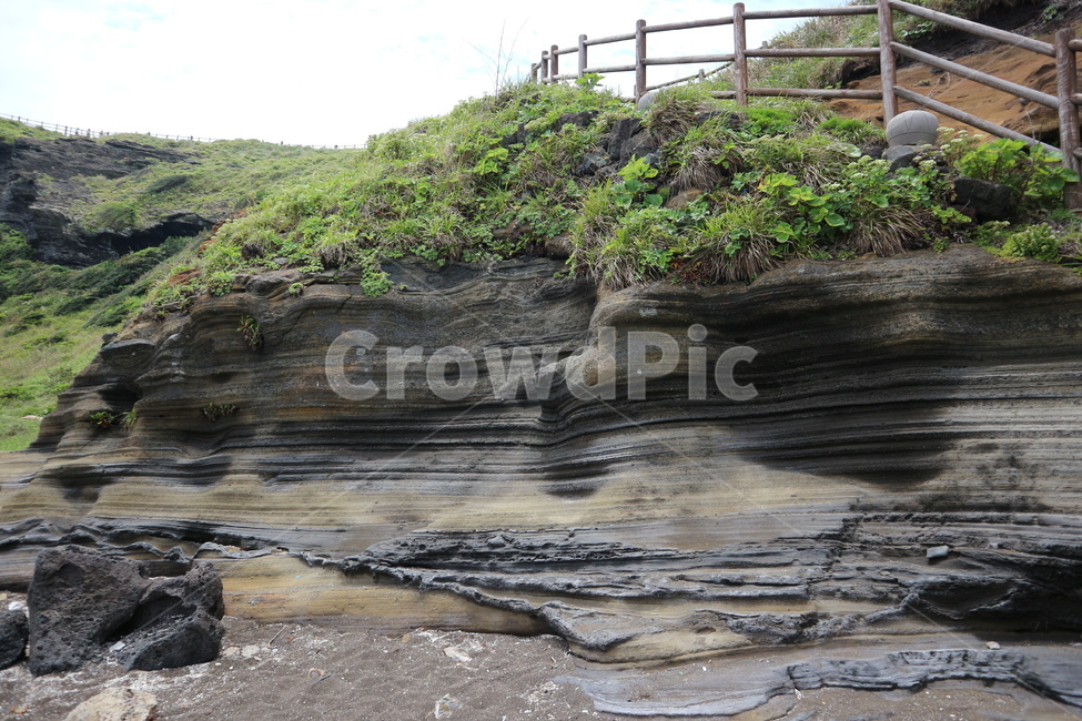 제주도,제주,성산일출봉,세계문화유산,자연,대자연,한국,경관,풍경,경치,산,섬,바다,하늘,돌,한국자연풍경,한국자연경관,성산,해변,암석,지층,jeju,jejudo,korean,island,jejuisland,sea,sky,nature,stone,mountain,seongsan,korea,green