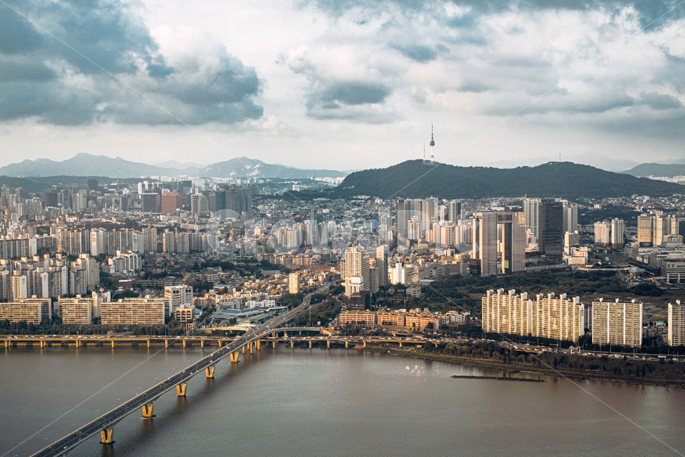 한국,서울,도시,한강,빌딩,도시풍경,남산서울타워,구름,흐린날씨,흐림,대한민국,건물들,한강풍경,한강다리,다리,수도권,도시,풍경,city,landscape,한국도시풍경,한국도시경관,korea cityscape,outdoors,옥외,경치,nature,자연,scenery