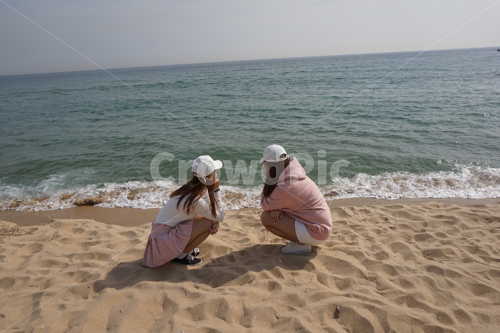 여자,분홍옷,바다,해변,뒷모습,옆모습,사람,인물,인간,human,person,여성,여자,woman,female,lady