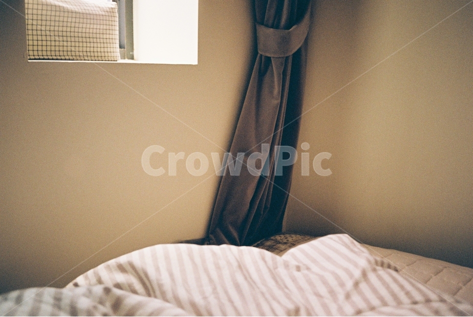 방,침실,그림자,빛,이불,역광,커튼,window,windows,bed,bedroom,room,shadow,light,sunny,filmphotography,감성,감성,sensible,feeling,휴식,힐링,rest,relaxation,healing,인테리어,실내디자인,interior design