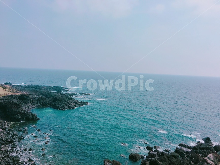 파란바다,파란하늘,섬,하늘,날씨,맑음,자연,풍경,nature,landscape,outdoors,옥외,land,땅,ocean,대양,sea,바다,water,물,promontory,곶,shoreline,해안선