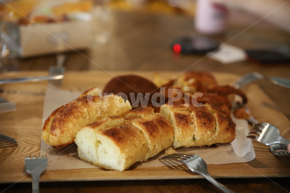 카페,빵,커피,브런치,cafe,coffee,bread,음식,식재료,요리,food,cook,meal,dishes,food reserves,빵,bread,디저트,간식,후식,dessert,snack