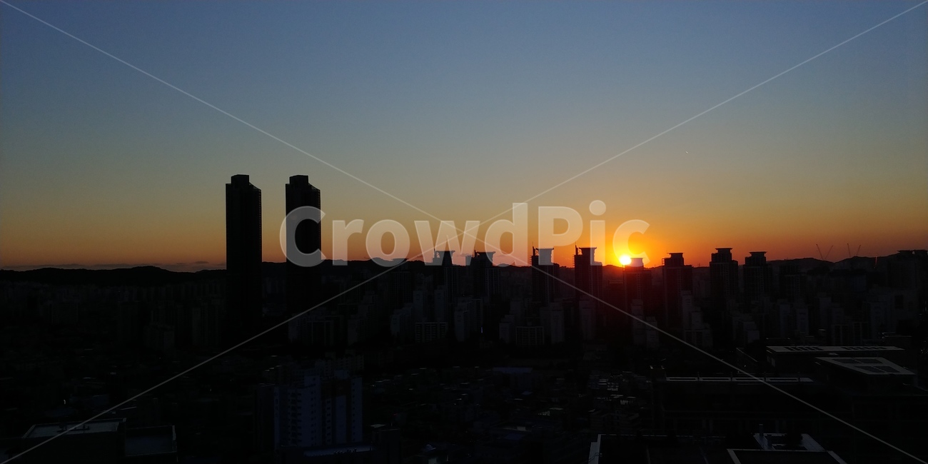 하늘,밤하늘,풍경,야경,노을,해질녘,저녁,석양,자연,경치,sunset,sky,nature,따듯한,운치있는,분위기있는,그림같은,도시,풍경,city,landscape,실루엣,그림자,silhouette,shadow,outdoors,옥외,dusk,황혼,dawn,새벽,red sky,붉은 하늘,일몰
